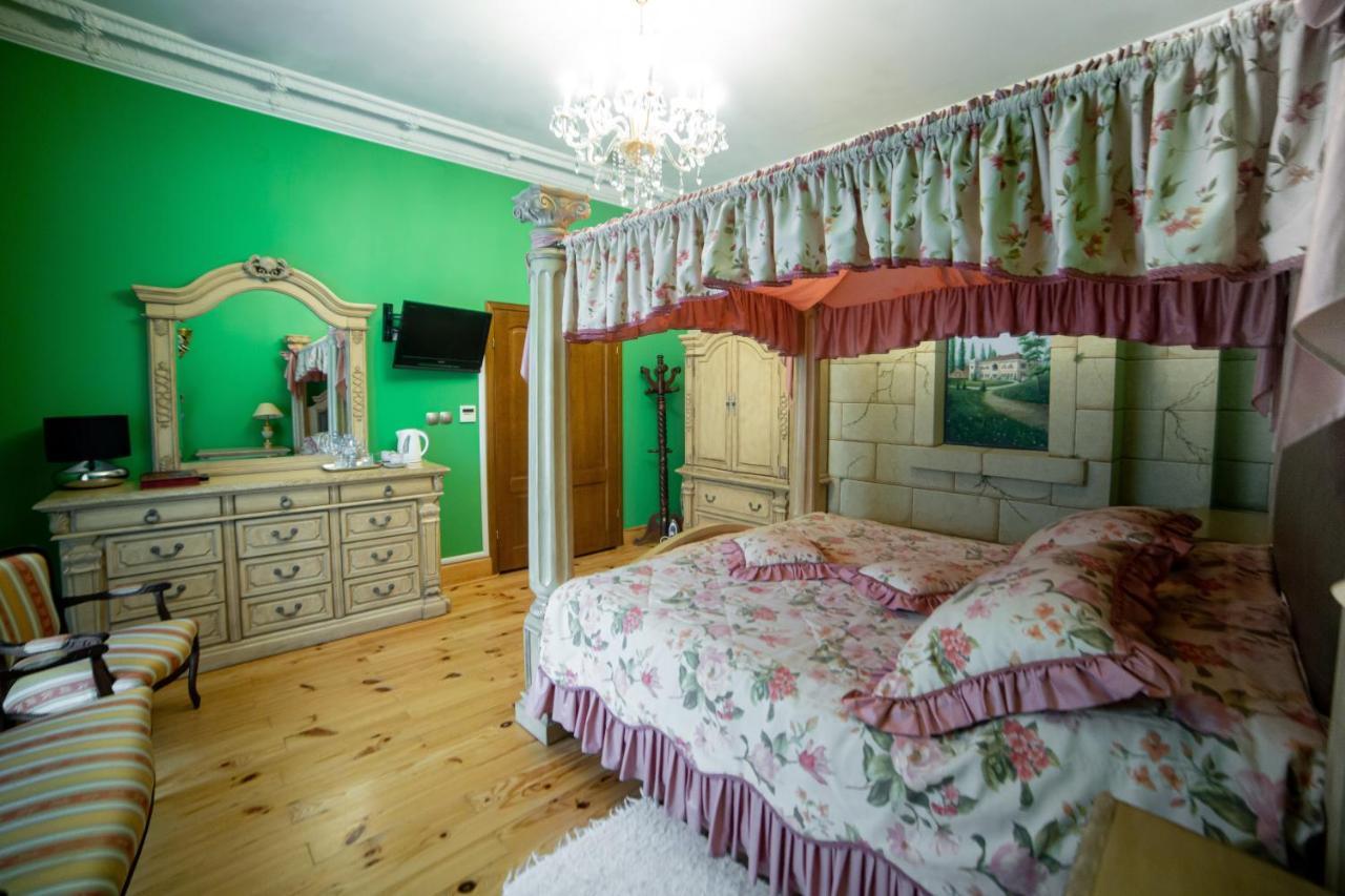 Zamek Dubiecko Hotel Екстериор снимка