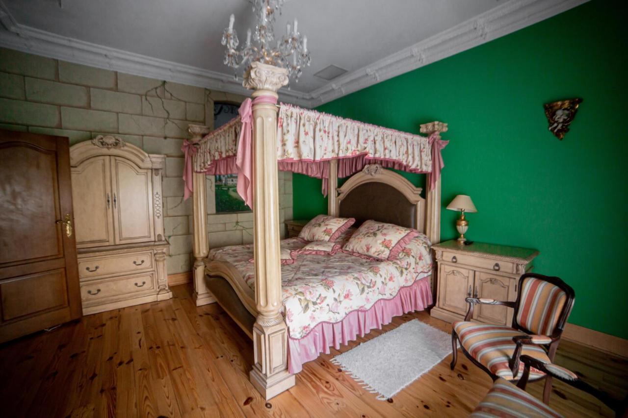 Zamek Dubiecko Hotel Екстериор снимка