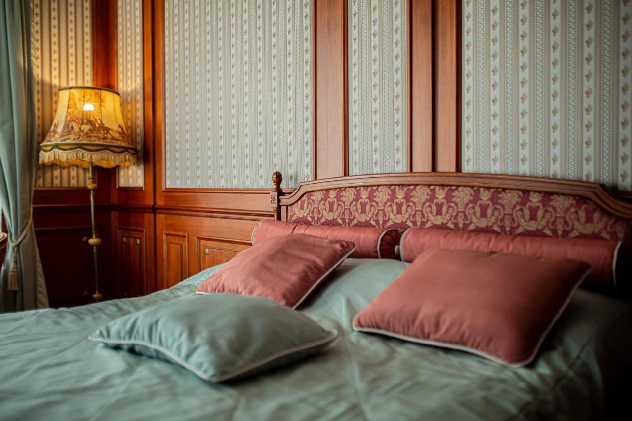 Zamek Dubiecko Hotel Екстериор снимка