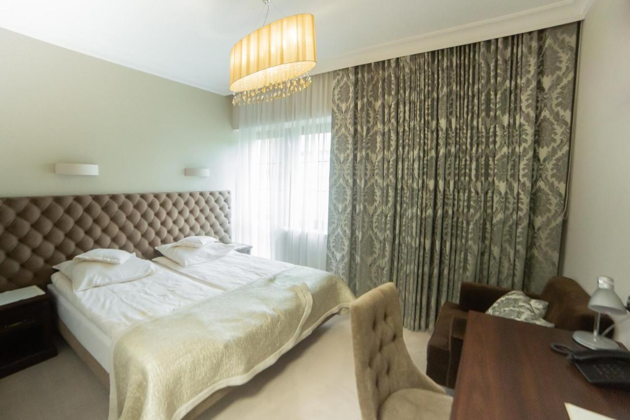 Zamek Dubiecko Hotel Екстериор снимка