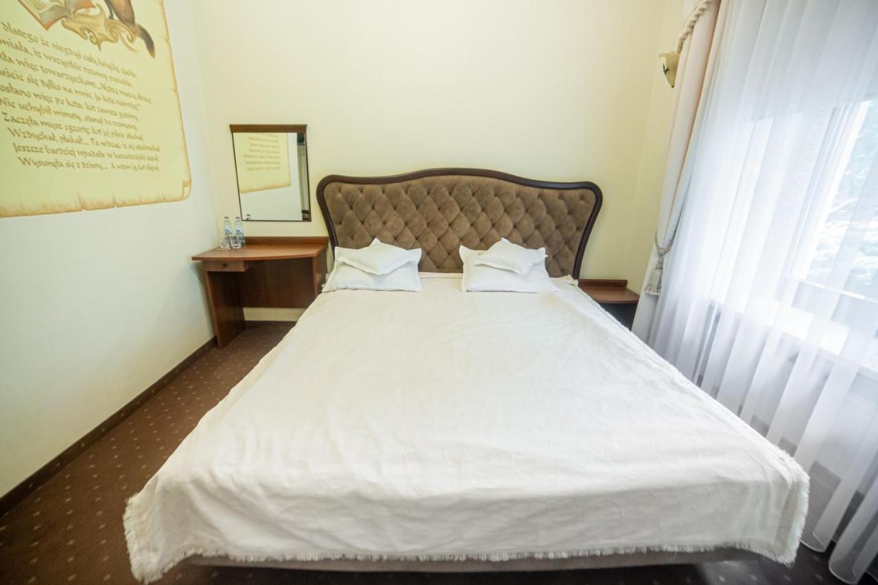 Zamek Dubiecko Hotel Екстериор снимка