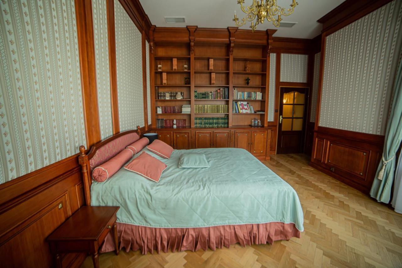 Zamek Dubiecko Hotel Екстериор снимка
