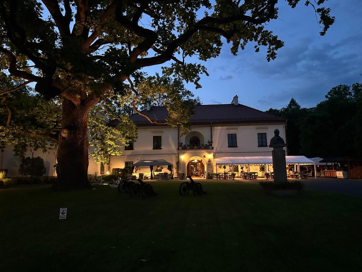 Zamek Dubiecko Hotel Екстериор снимка