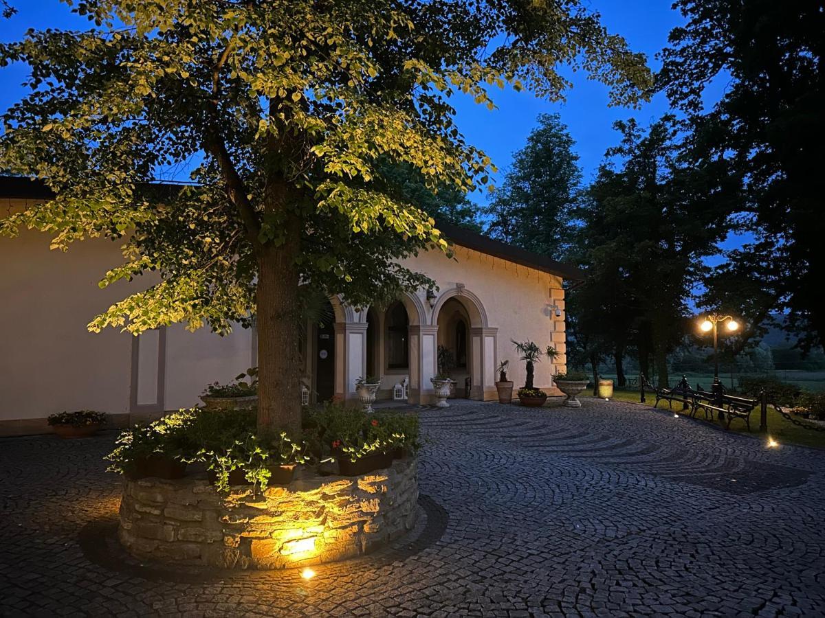 Zamek Dubiecko Hotel Екстериор снимка